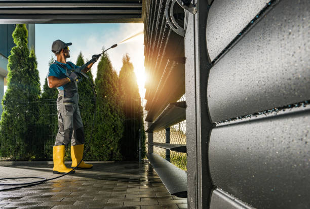 Best Animal Enclosure Cleaning  in Saybrook Manor, CT